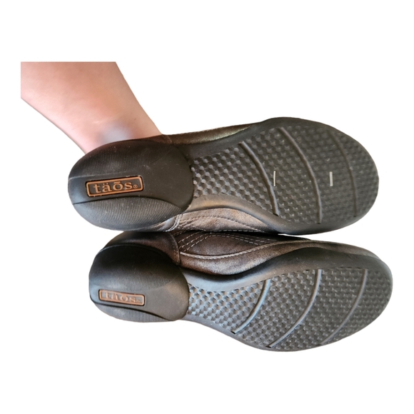 Taos Steady Lace Up Walking Sneaker Suede and Metallic Leather Size 7 - Picture 7 of 9